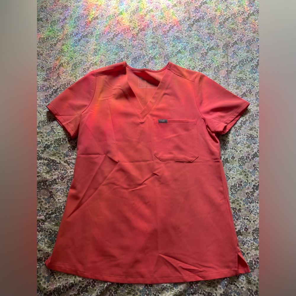 Figs Women's Coral V-Neck Top